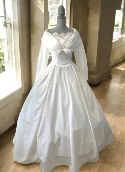 Romantic full-skirt gown